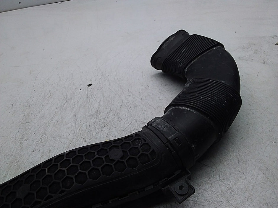 MERCEDES BENZ C-CLASS W205 AIR INTAKE TUBE A2640900400 FMI52
