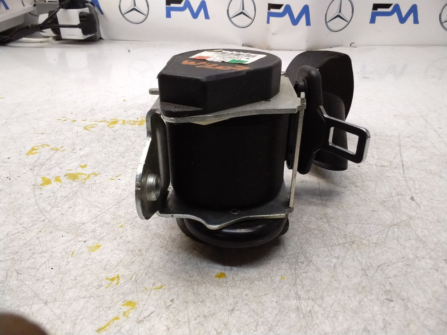 MERCEDES E CLASS SEAT BELT REAR RIGHT AND LEFT A2078602385 C207 FMS450 NSR OSR