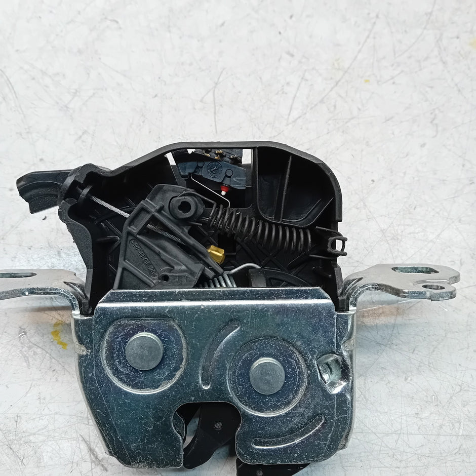 GENUINE MERCEDES BENZ C-CLASS W205 TRUNK LID LOCK LATCH FM00911