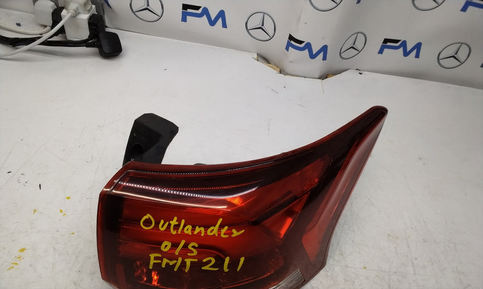 MITSUBISHI OUTLANDER DRIVER SIDE RIGHT OS REAR TAIL LIGHT FMT211 HALF LED