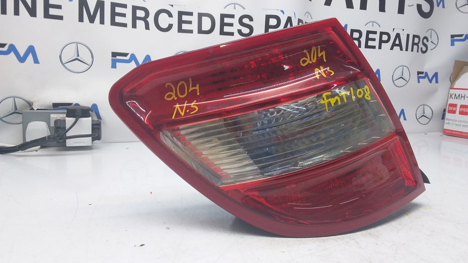 MERCEDES C-CLASS W204 PASSENGER SIDE NS REAR TAIL LIGHT A2048203564 2011 FMT108