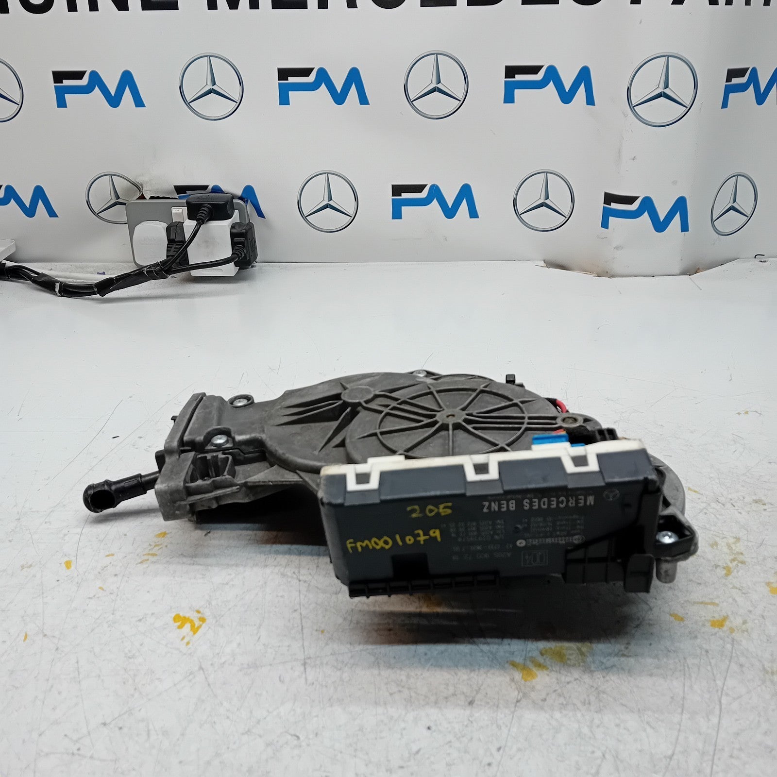 Mercedes C-CLASS W205 TAILGATE BOOT LIFT MOTOR FM00596 A2059007218 FM001079