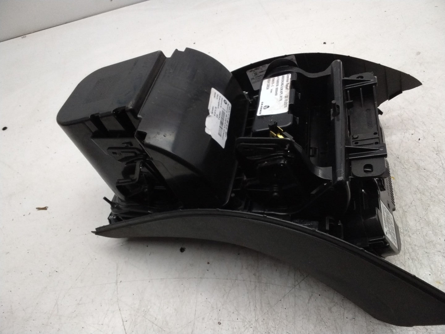 MERCEDES BENZ  A-CLASS W176 CENTRE  CONSOLE   A1766804800 FMK28