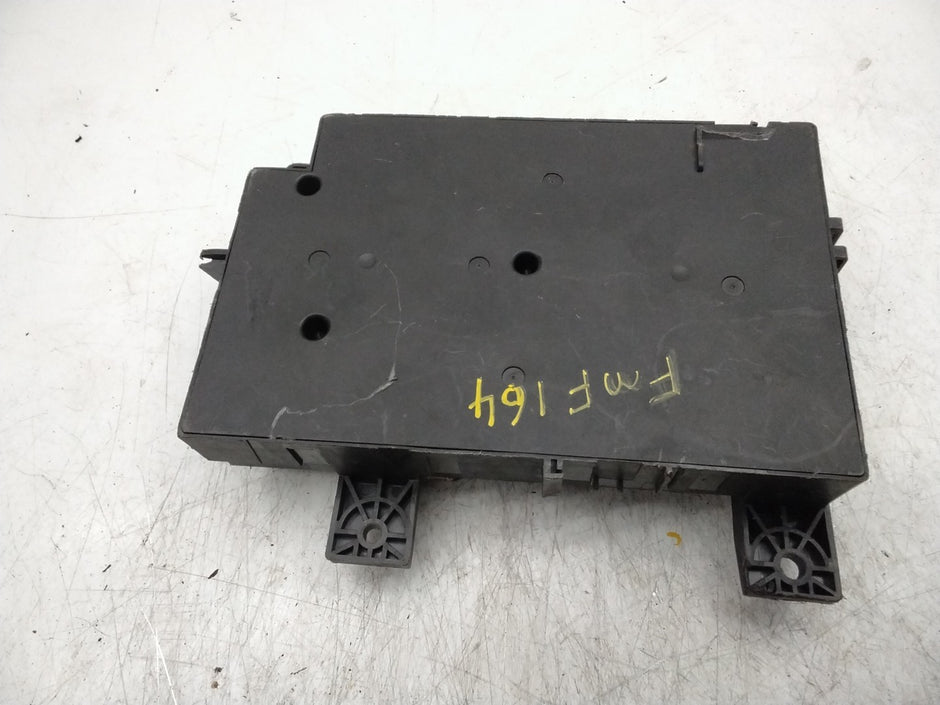 MITSUBISHI OUTLANDER FUSE RELAY  BOX  8637B687  FMF164