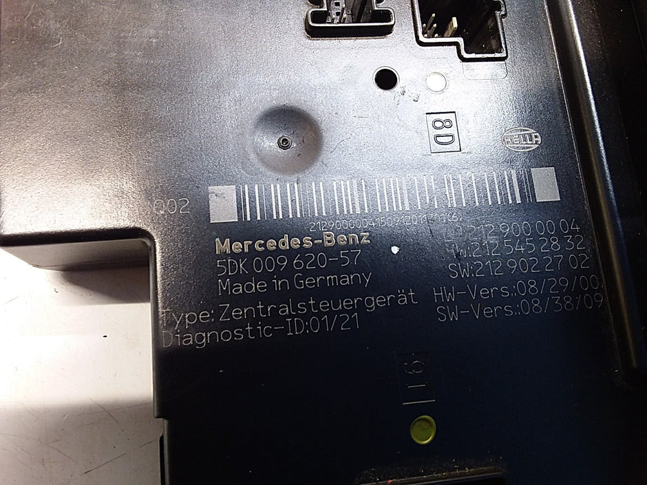 Mercedes E-CLASS W212 Fuse Box RELAY  A2129000004 FMF105