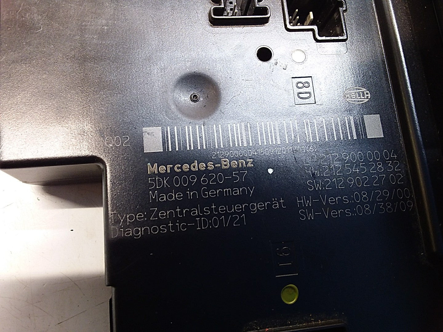 Mercedes E-CLASS W212 Fuse Box RELAY  A2129000004 FMF105