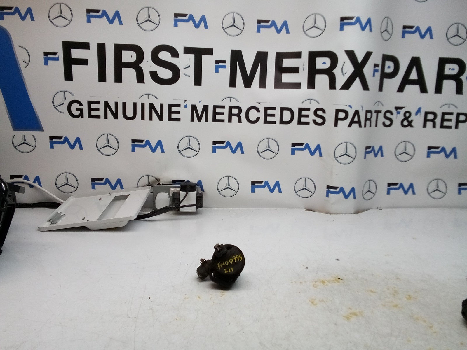 Mercedes E-CLASS W211 ELECTRIC COOLANT WATER PUMP A2118350028 FM00795