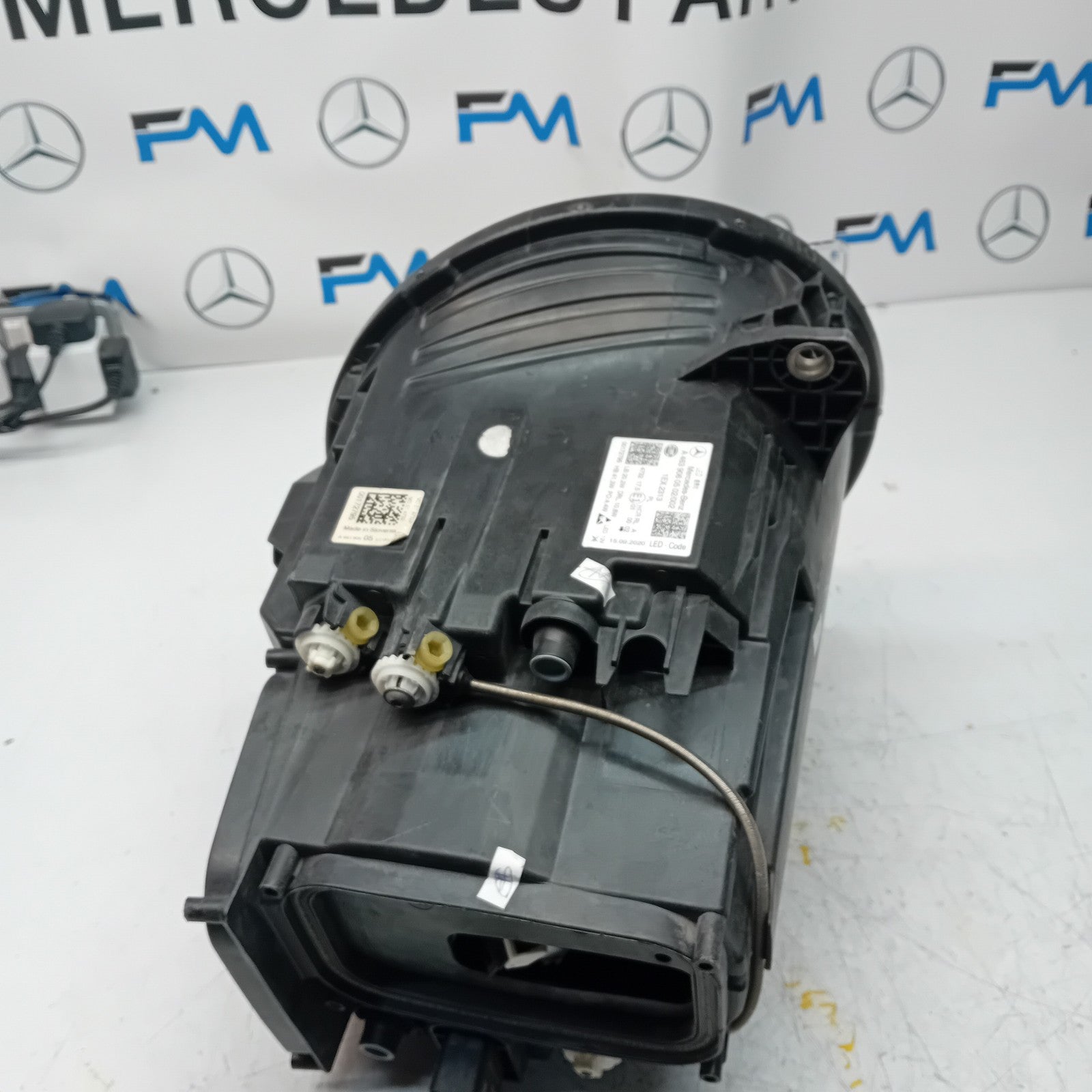 MERCEDES G-CLASS W463 LED PASSENGER SIDE NS HEADLIGHT A4639060502 2020 FMT196