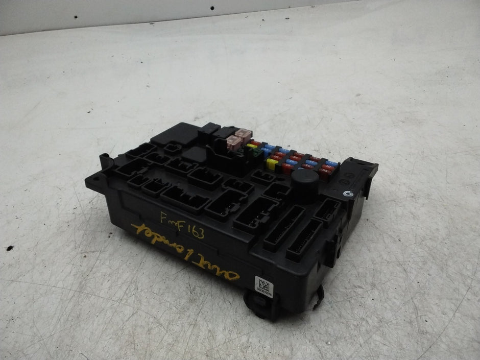 MITSUBISHI OUTLANDER FUSE RELAY  BOX  8637A869  FMF163