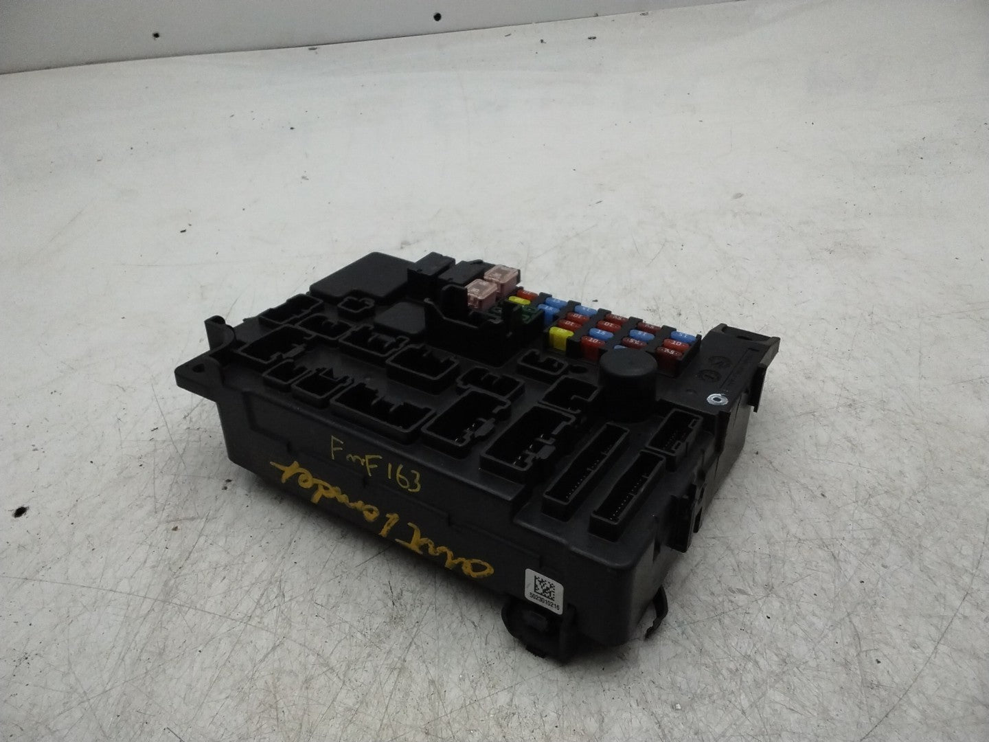 MITSUBISHI OUTLANDER FUSE RELAY  BOX  8637A869  FMF163