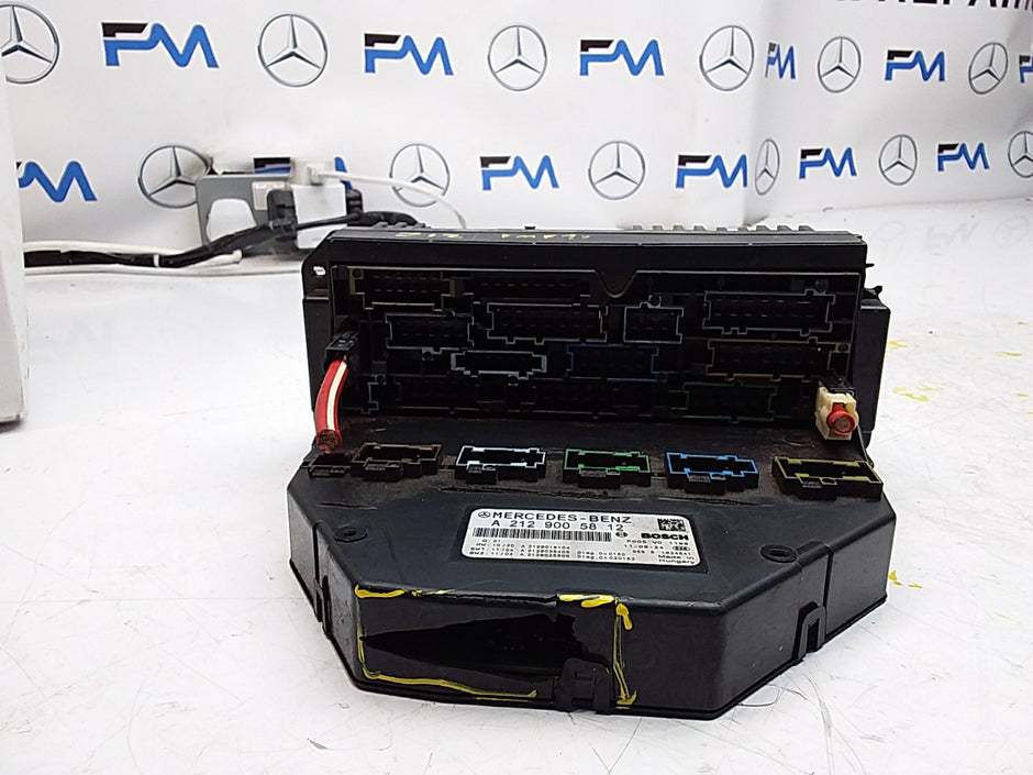 Mercedes E-CLASS W212 Fuse  Box RELAY A2129005812 FMF92 (DAMAGED)