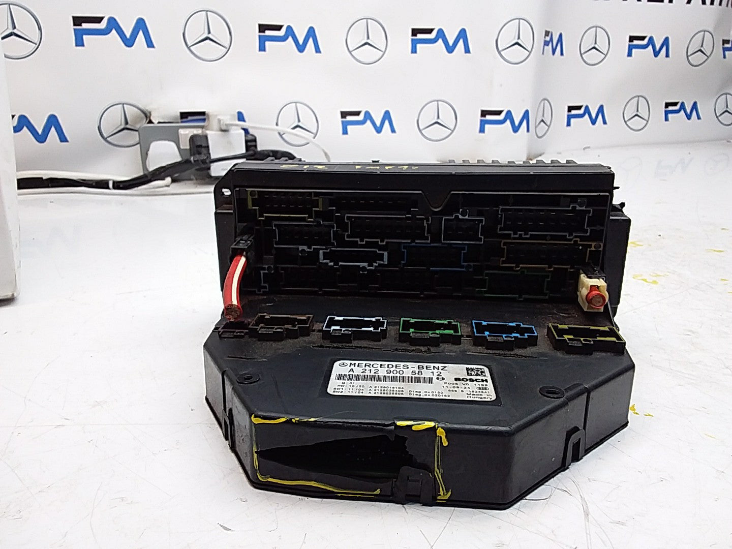 Mercedes E-CLASS W212 Fuse  Box RELAY A2129005812 FMF92 (DAMAGED)