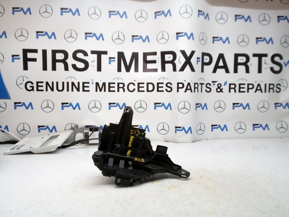 Mercedes E-CLASS W213 Fuse Relay Junction Box A2135400750 FM00789