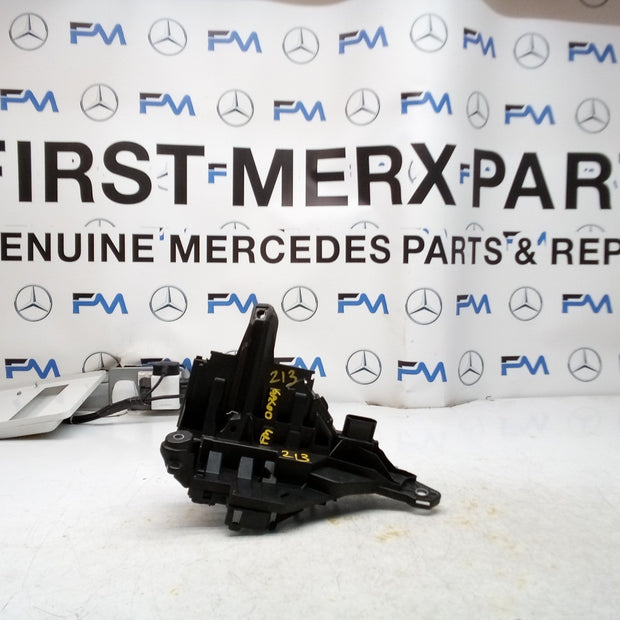 Mercedes E-CLASS W213 Fuse Relay Junction Box A2135400750 FM00789