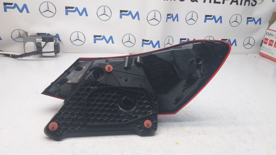 MERCEDES E-CLASS W213 PASSENGER SIDE NS REAR TAIL LIGHT A2139065109 2020 FMT100