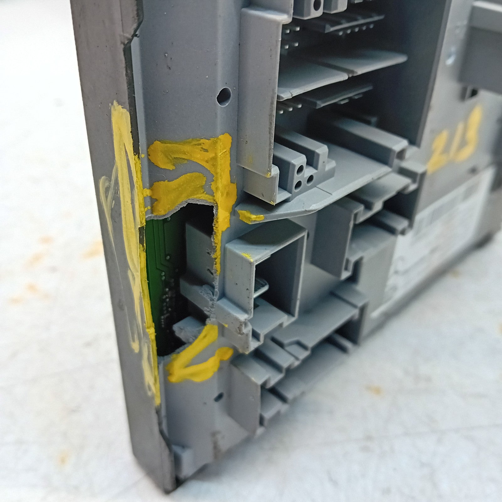 MERCEDES E-CLASS REAR SAM CONTROL MODULE W213 A2139009212 FM00840 (DAMAGED)