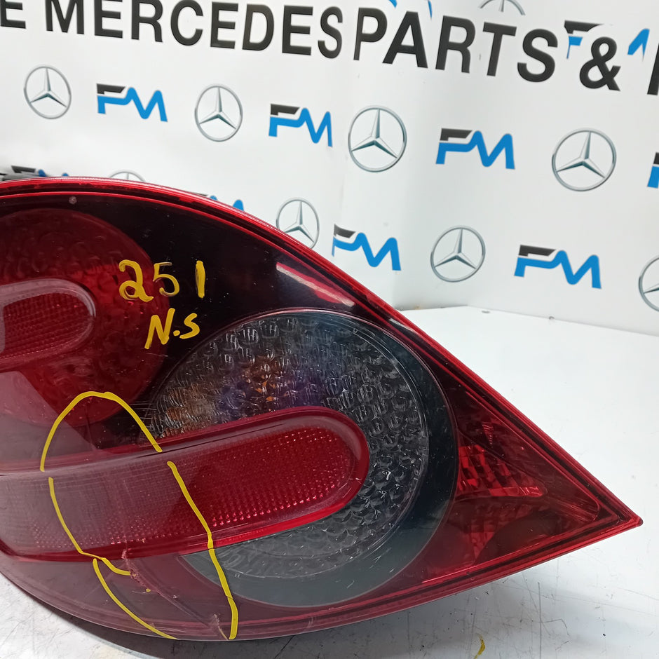 MERCEDES R-CLASS W251 PASSENGER SIDE NS REAR TAIL LIGHT FMT170 (Damaged)