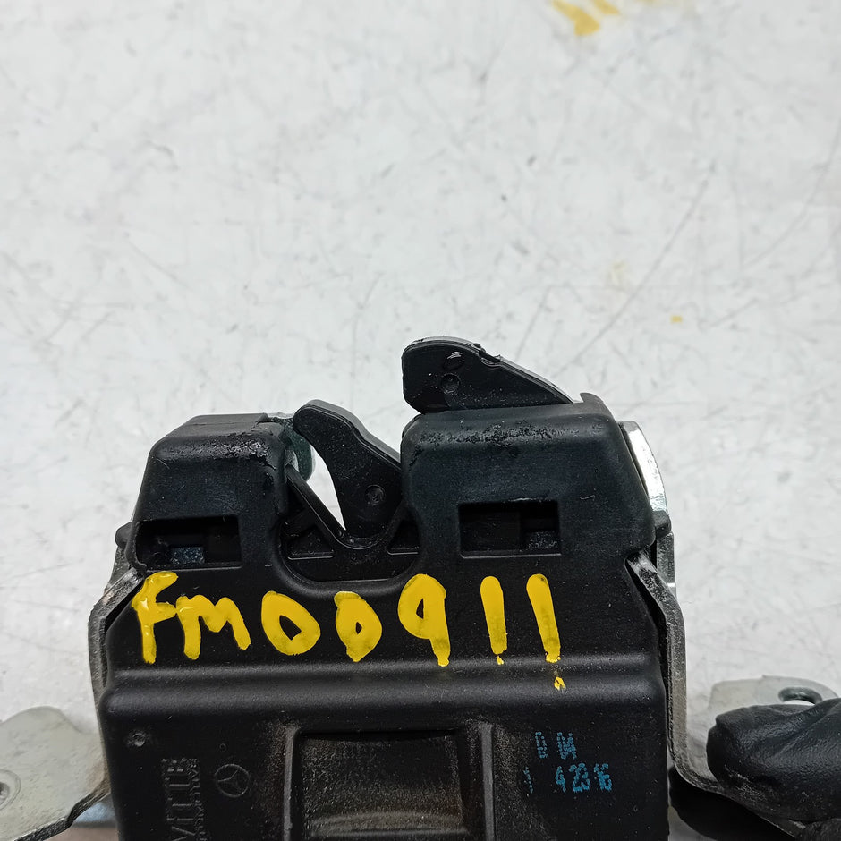 GENUINE MERCEDES BENZ C-CLASS W205 TRUNK LID LOCK LATCH FM00911
