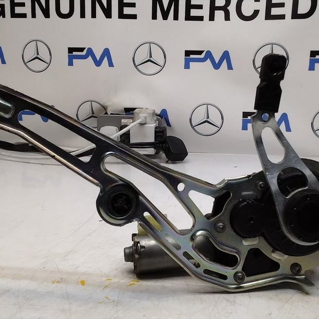 Mercedes C-CLASS W205 TAILGATE LIFT SOFT CLOSE 0390204 124 FM00748