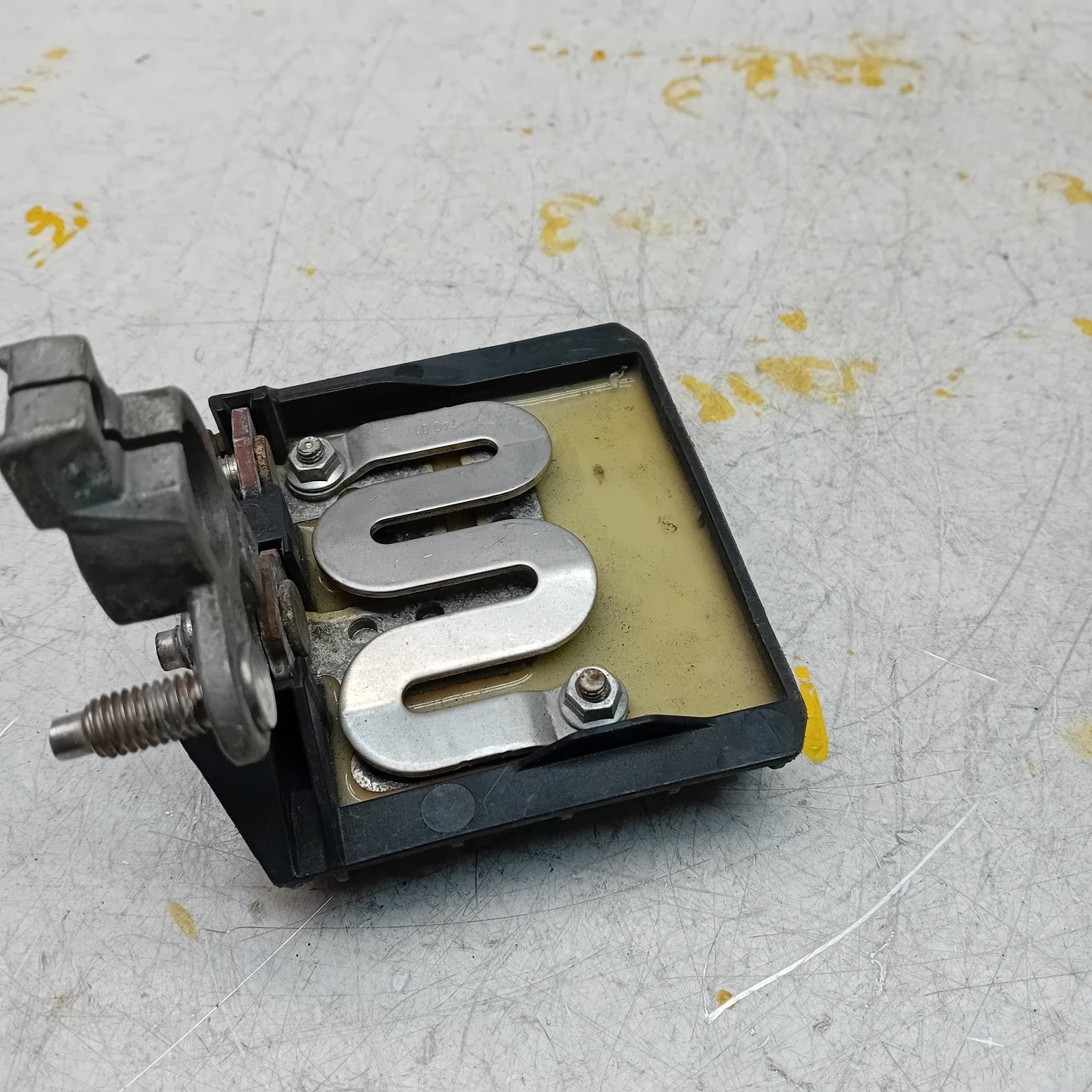 MERCEDES  C CLASS W205 W213 NEGATIVE BATTERY CLAM TERMINAL A0009068705 FM001057