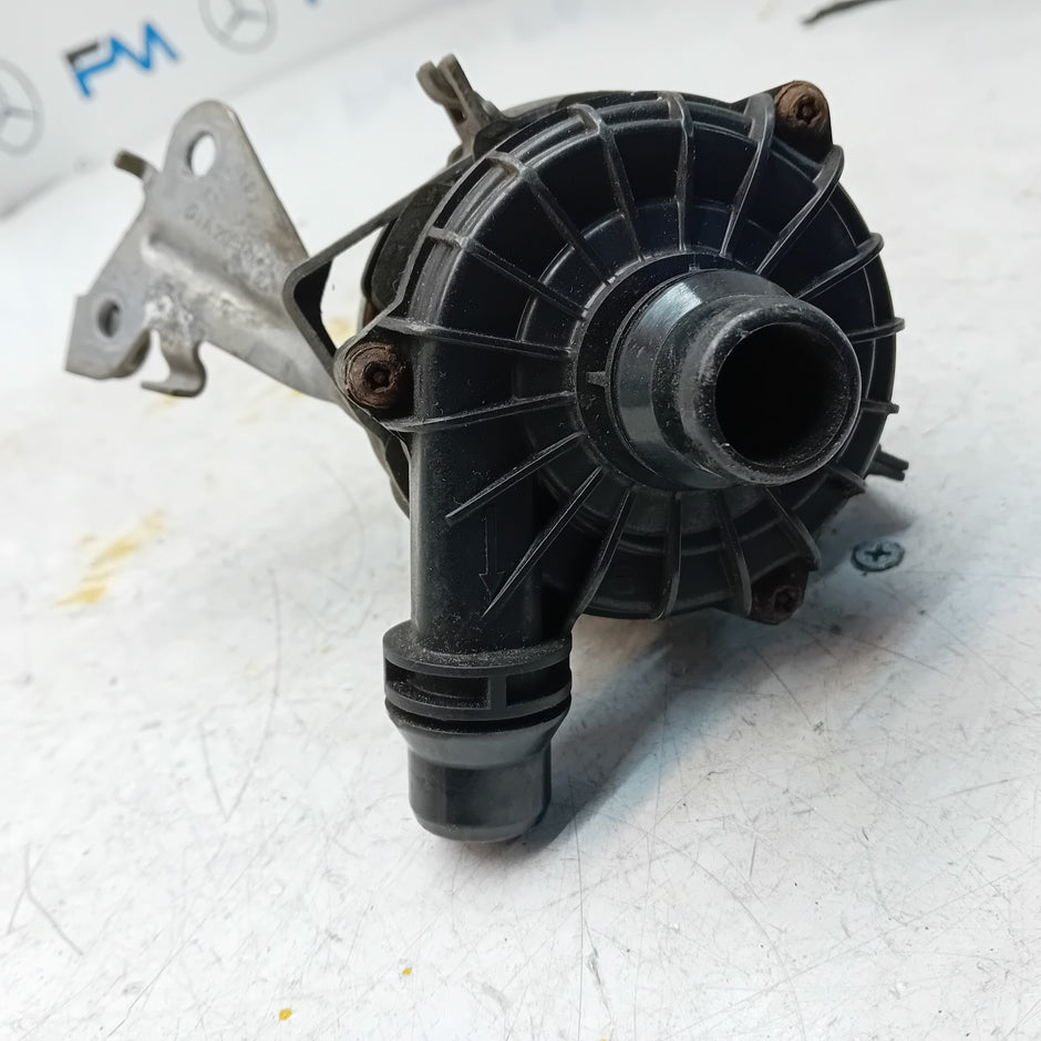 Mercedes C-CLASS W205 ELECTRIC COOLANT WATER PUMP A2055013001 FM00876