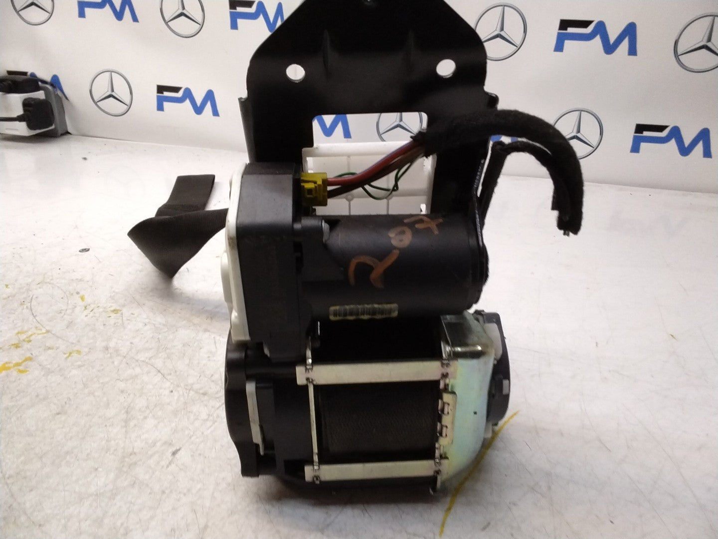 MERCEDES W207 E CLASS FRONT LEFT PASSENGER SIDE SEAT BELT A2078605985 FMS441 NSF
