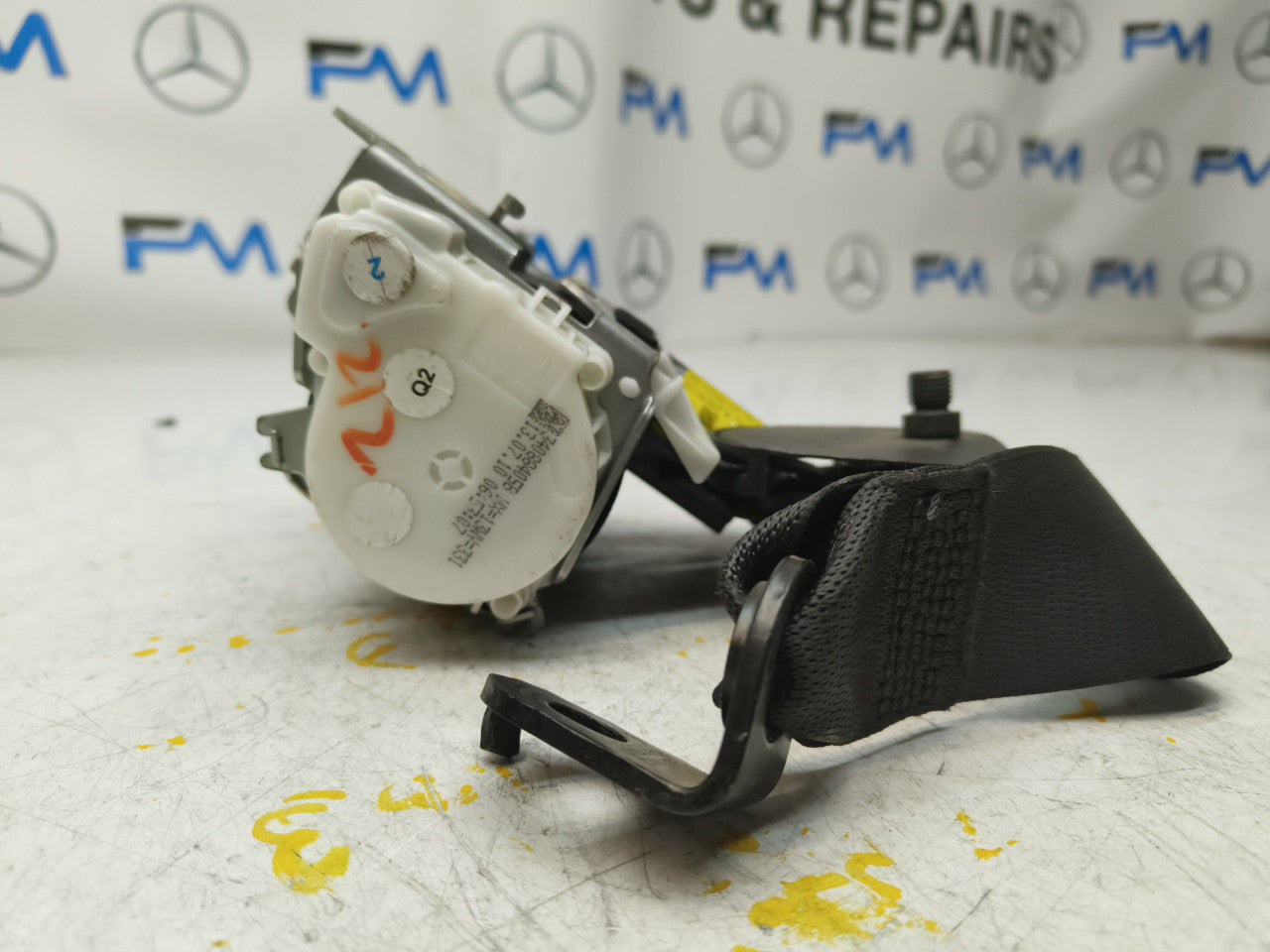 MERCEDES E300 W212 ESTATE DRIVER RIGHT SIDE REAR SEAT BELT A2128606085 FMS36 OSR
