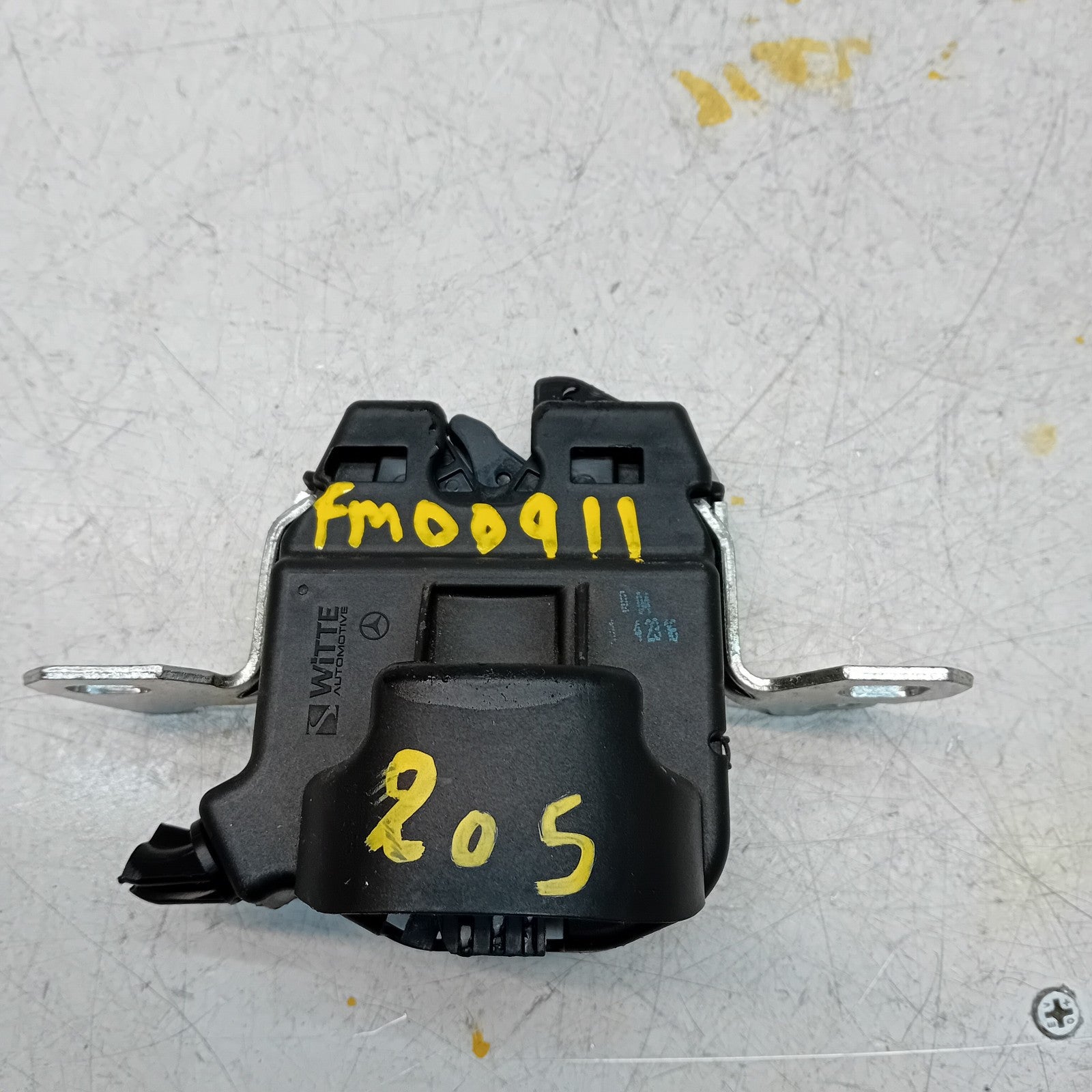 GENUINE MERCEDES BENZ C-CLASS W205 TRUNK LID LOCK LATCH FM00911