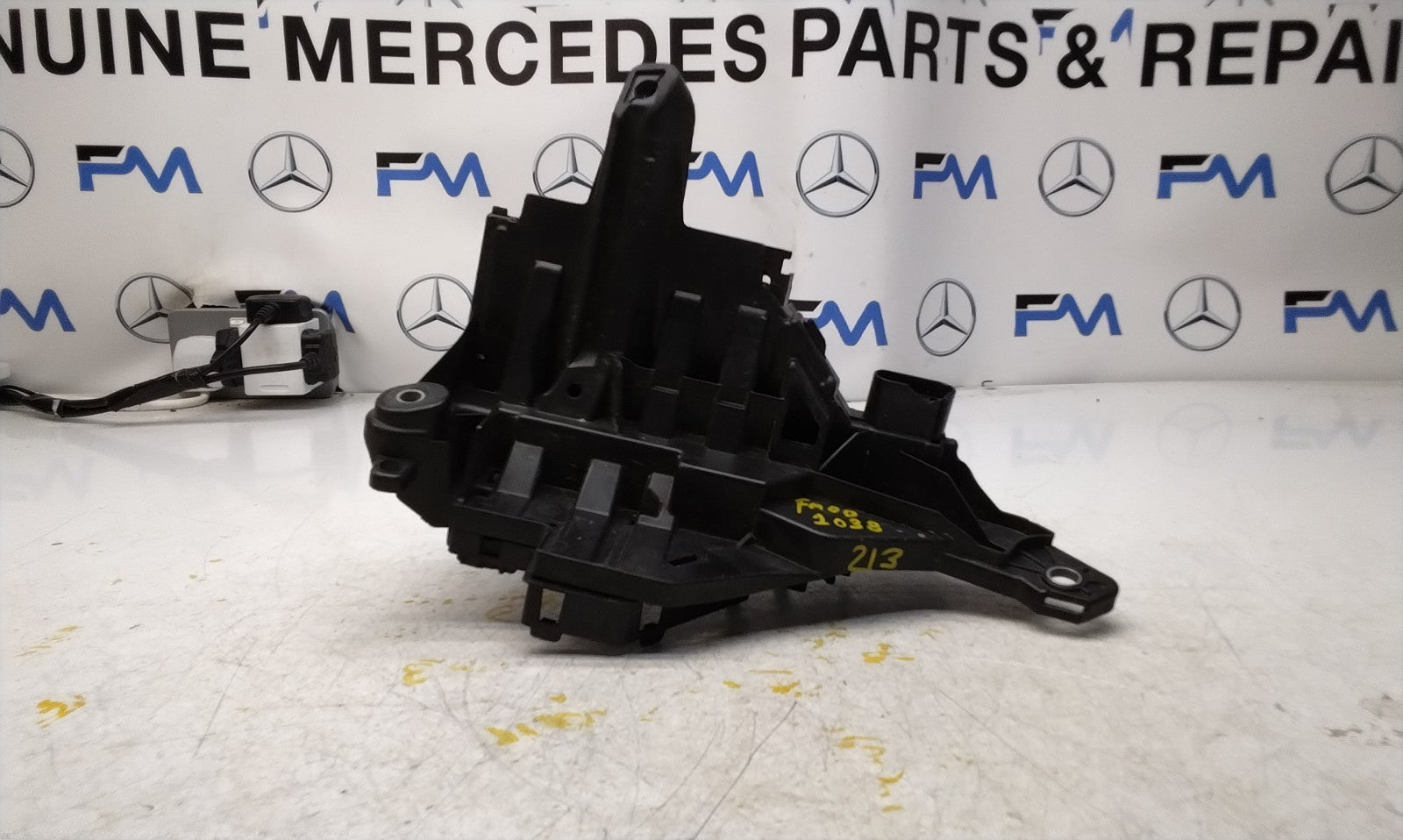 Mercedes C-CLASS W205 Fuse Relay Junction Box A2135400750 FM001038