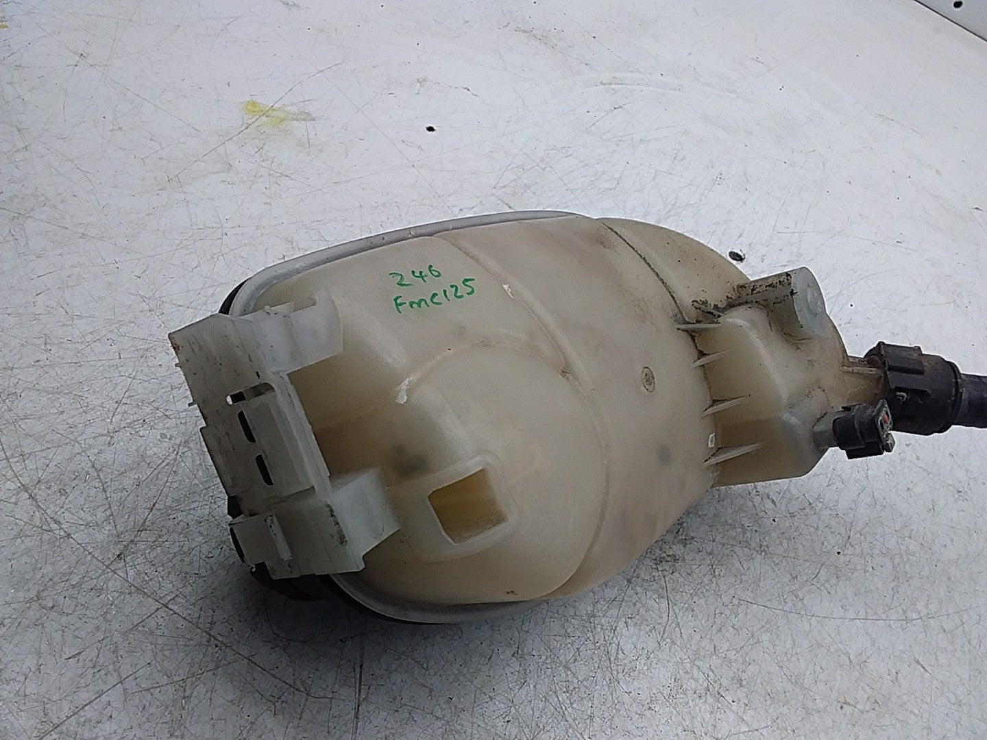 MERCEDES BENZ B-CLASS W246 COOLANT EXPANSION TANK  A2465000049 FMC125 (DAMAGED)
