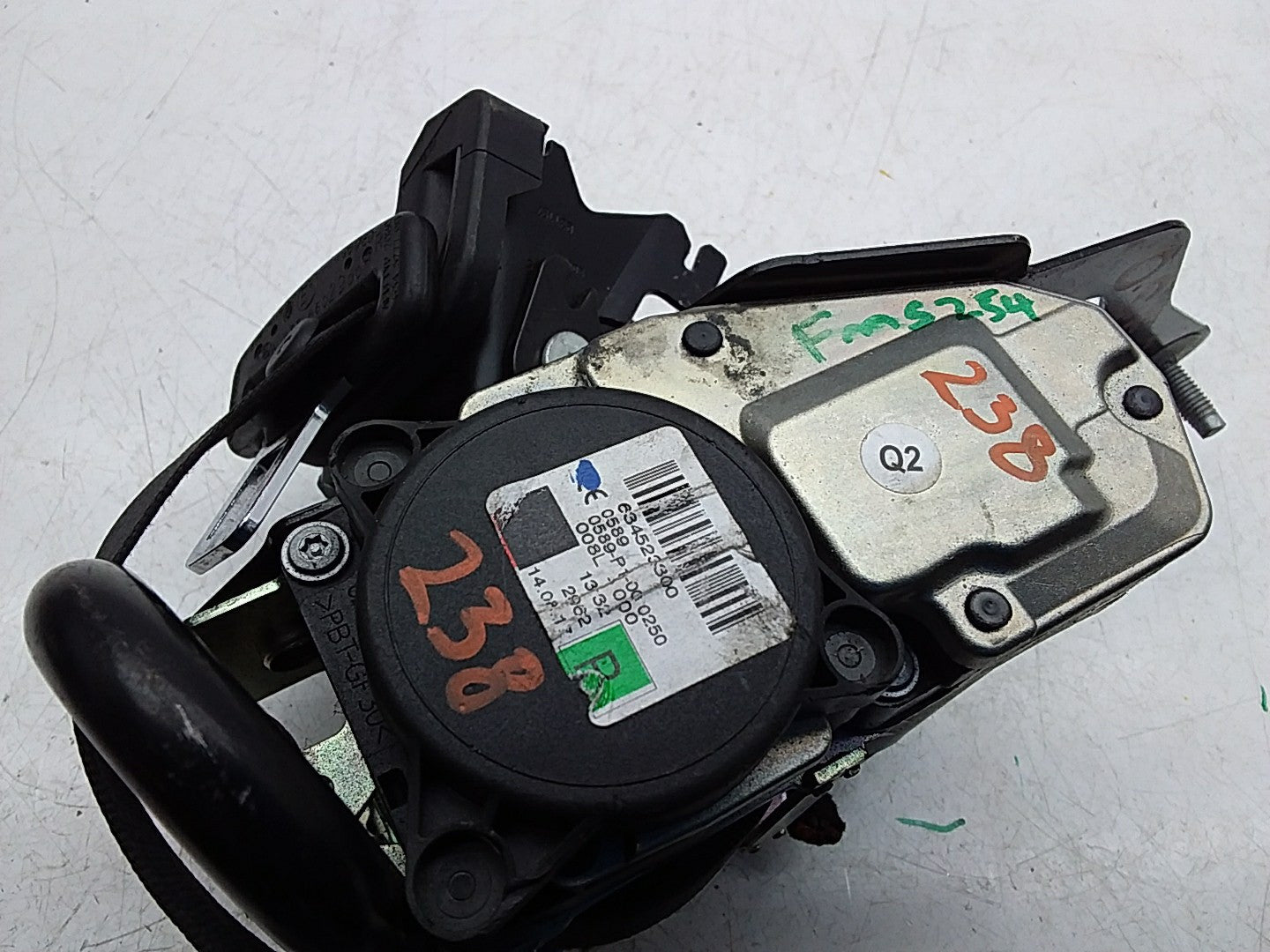 MERCEDES E-CLASS W238 SEAT BELT FRONT RIGHT DRIVER SIDE A2388602900 FMS254 OSF