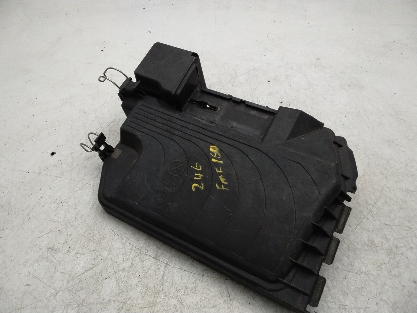 MERCEDES BENZ  B-CLASS  W246 FUSE RELAY JUNCTION BOX LID A2465400182  FMF160