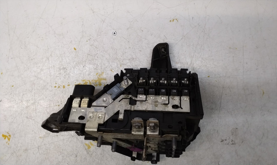 Mercedes C-CLASS W205 Fuse Relay Junction Box A2135400750 FM001038
