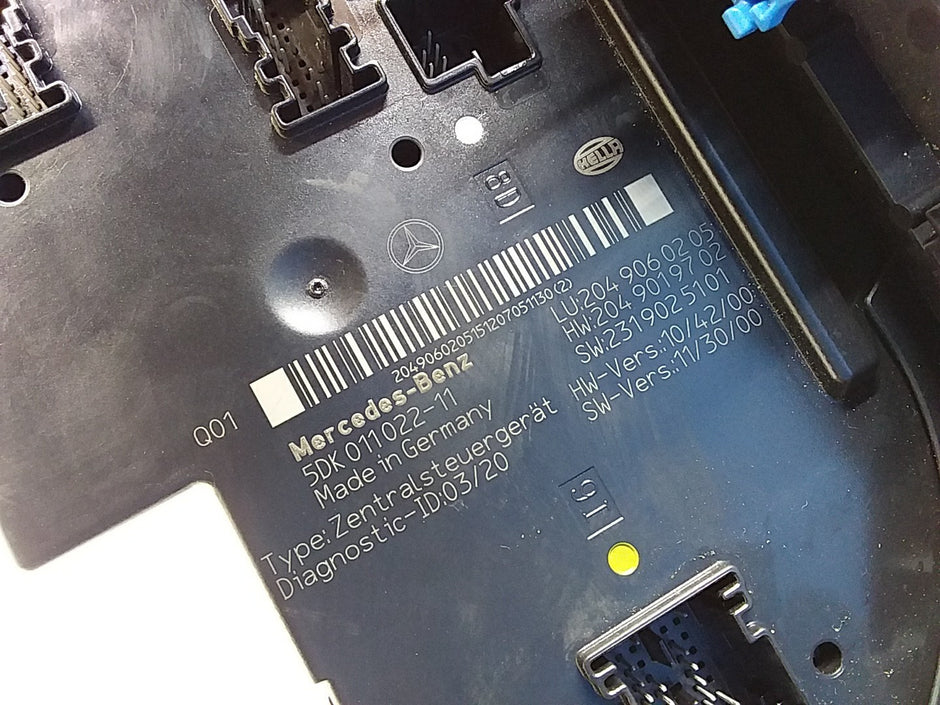 Mercedes C-CLASS W204 Fuse  Box RELAY A2049060205  FMF100