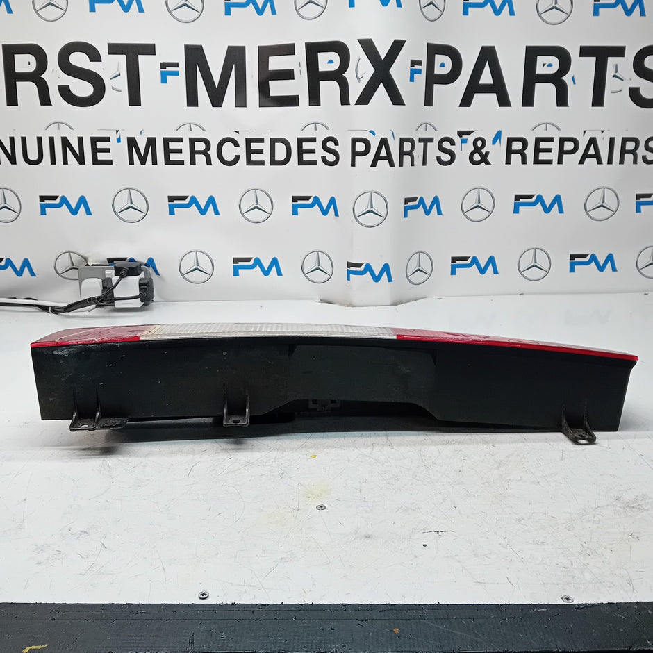 MERCEDES VITO W639 2004-14 PASSENGER NS OUTER REAR TAIL LIGHT 964678-00 FMT151