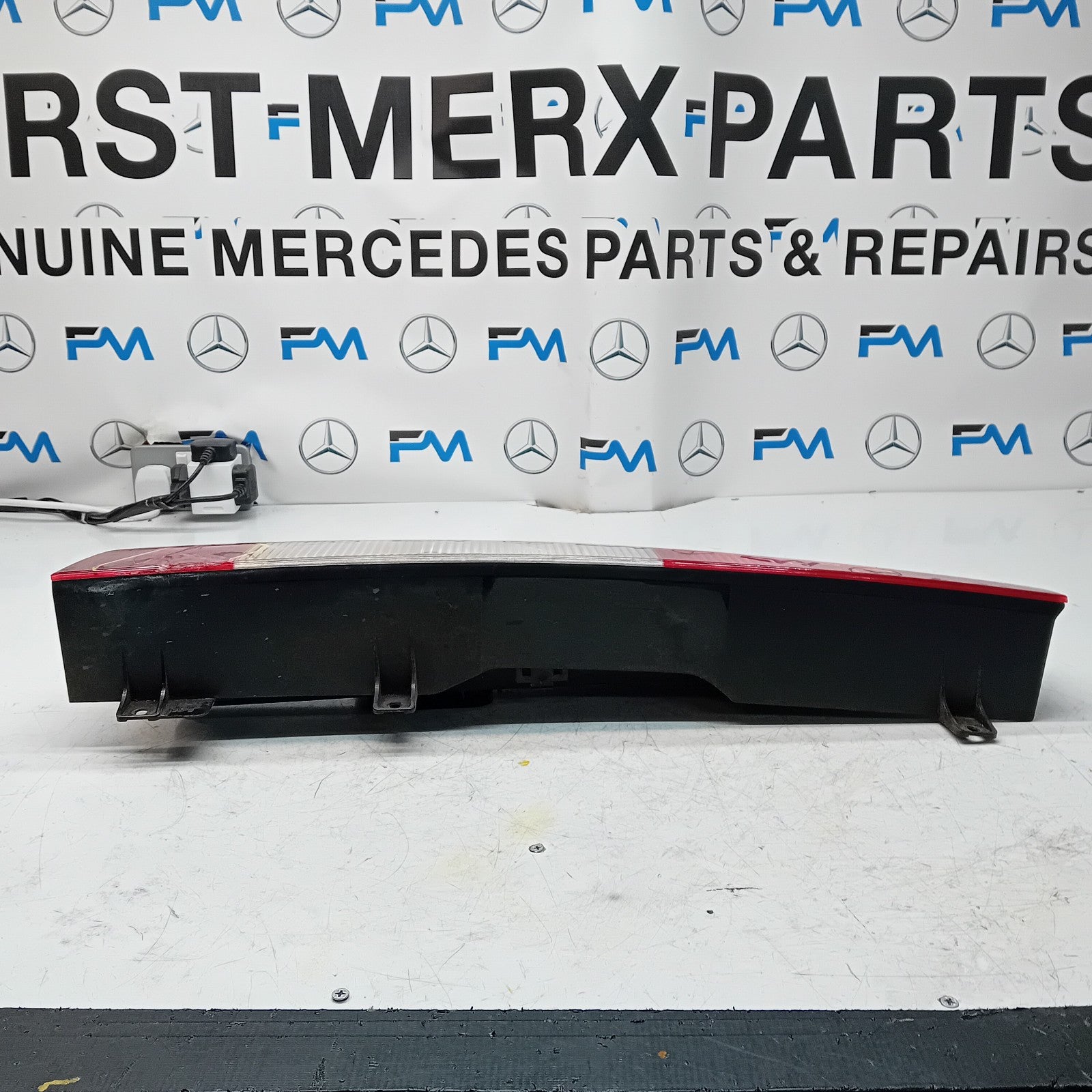 MERCEDES VITO W639 2004-14 PASSENGER NS OUTER REAR TAIL LIGHT 964678-00 FMT151