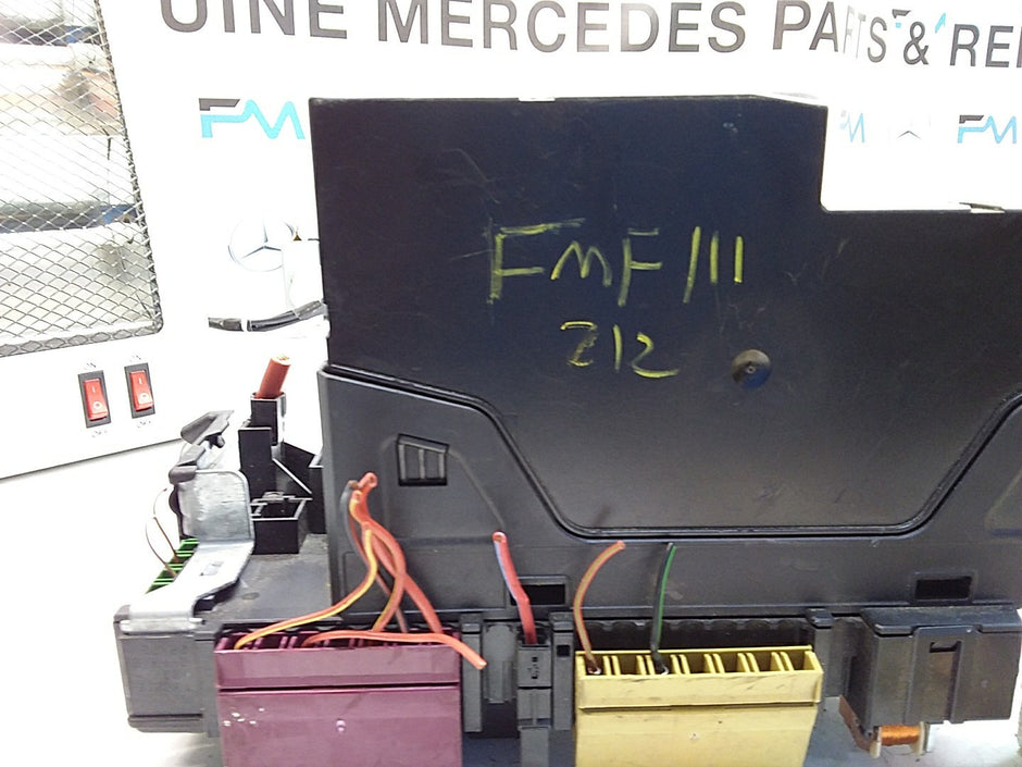 Mercedes E-CLASS W212 FUSE BOX RELAY  A2129009522 FMF111