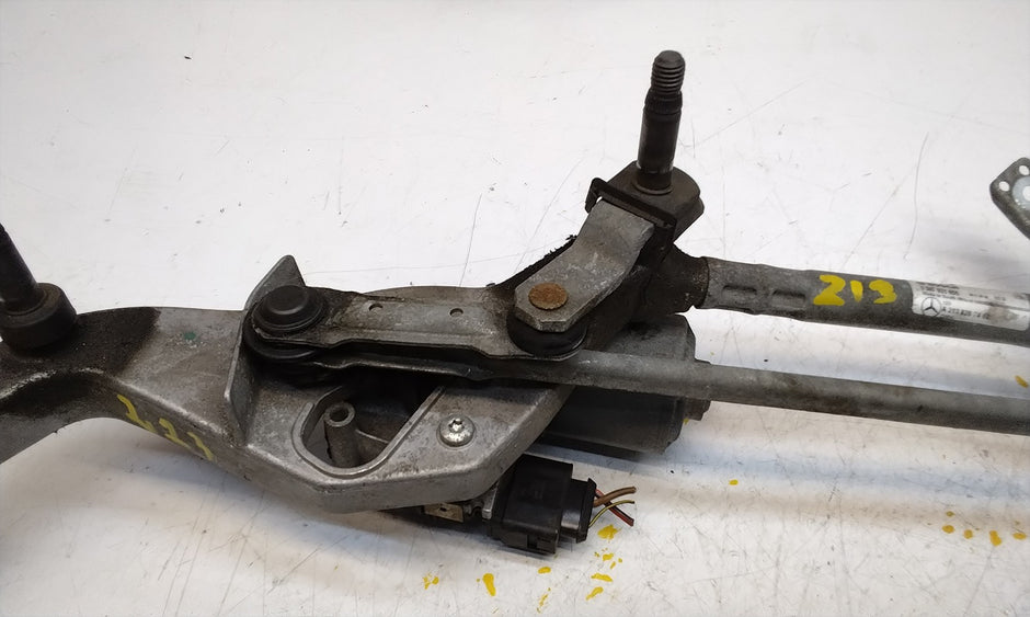 MERCEDES-BENZ E CLASS W213 FRONT WIPER MOTOR WITH LINKAGE A2138207402 FM00751