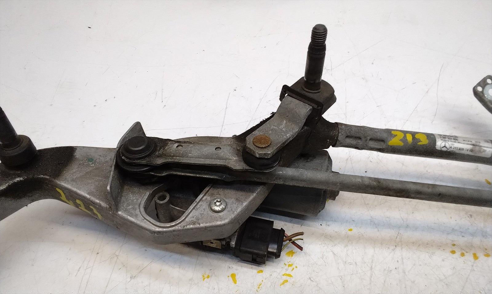 MERCEDES-BENZ E CLASS W213 FRONT WIPER MOTOR WITH LINKAGE A2138207402 FM00751