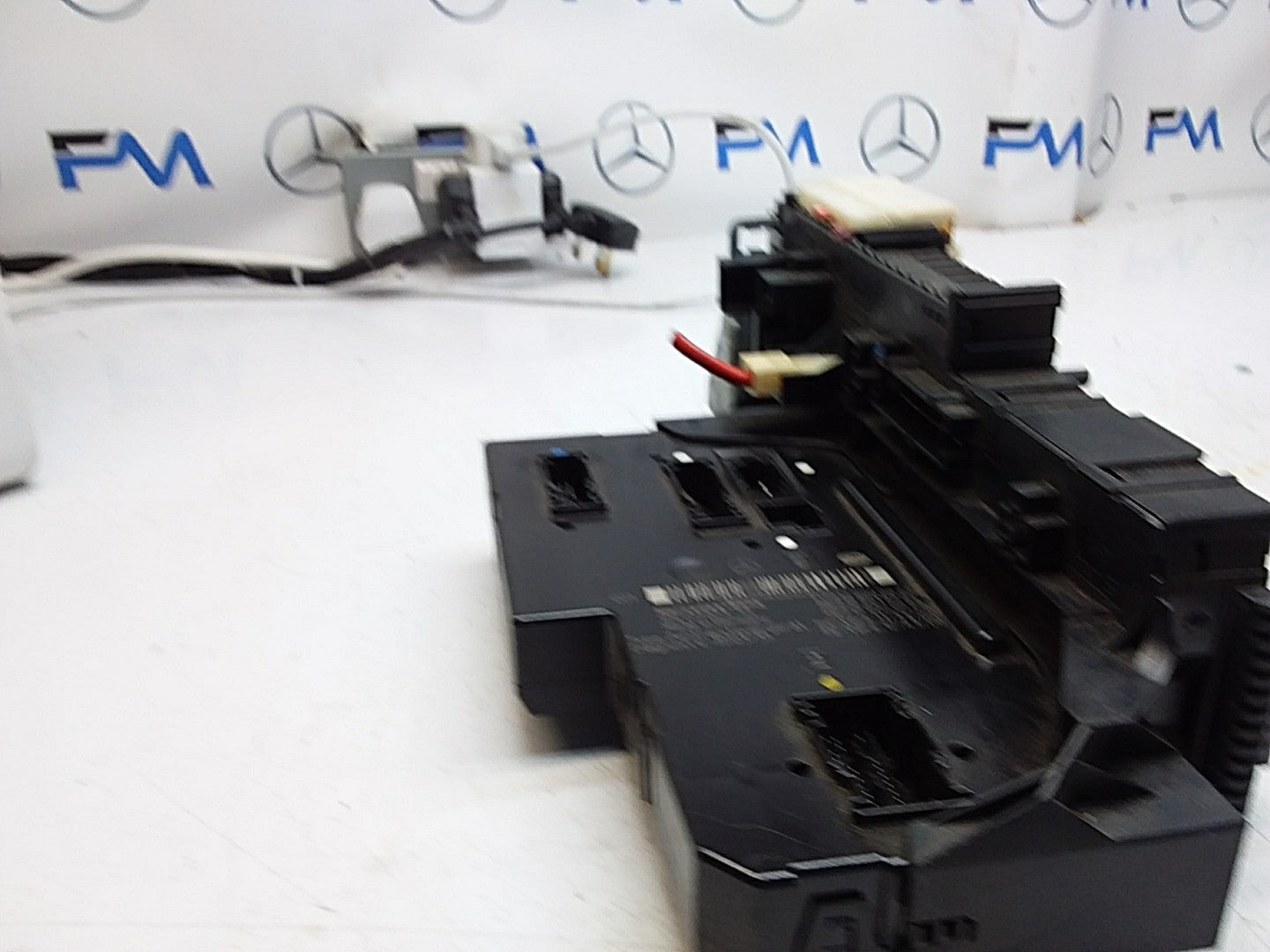 Mercedes E-CLASS W212 FUSE BOX RELAY  A2129000023 FMF110