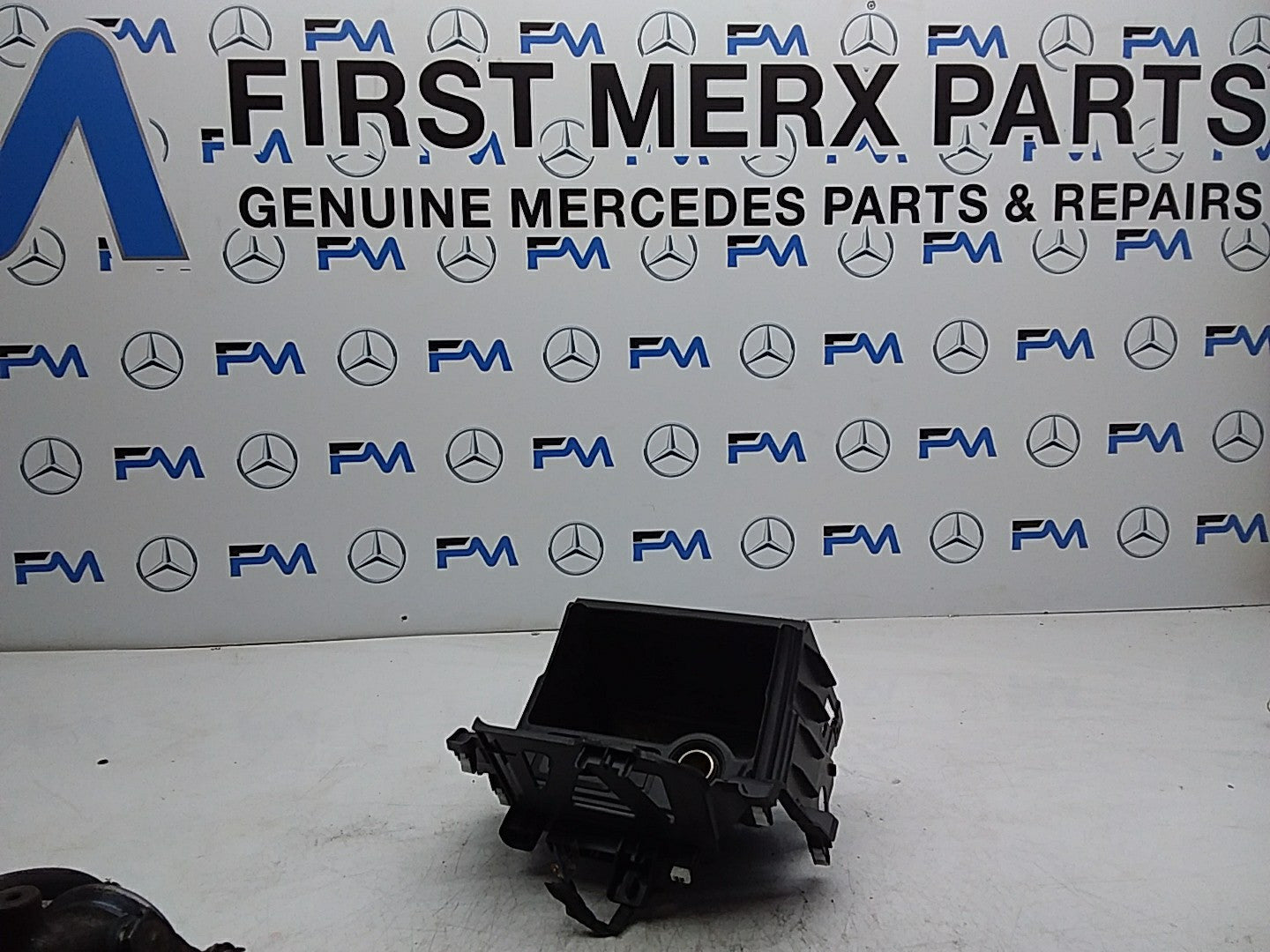 MITSUBISHI OUTLANDER CENTRE DASH STORAGE 8637B421 FMK28