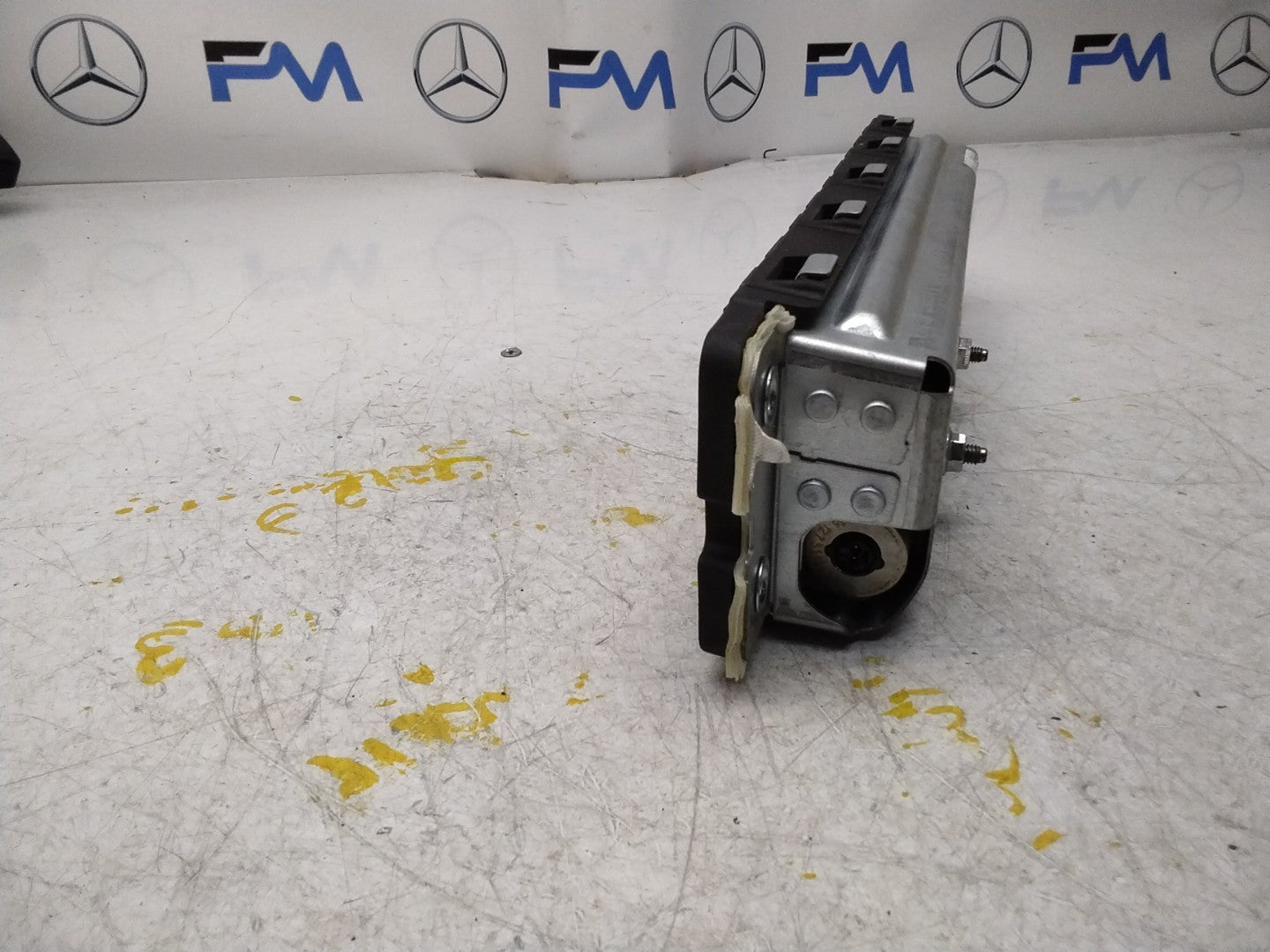 2016 MERCEDES BENZ C-CLASS W205 DRIVER SIDE KNEE AIRBAG A2058601600 FM00735
