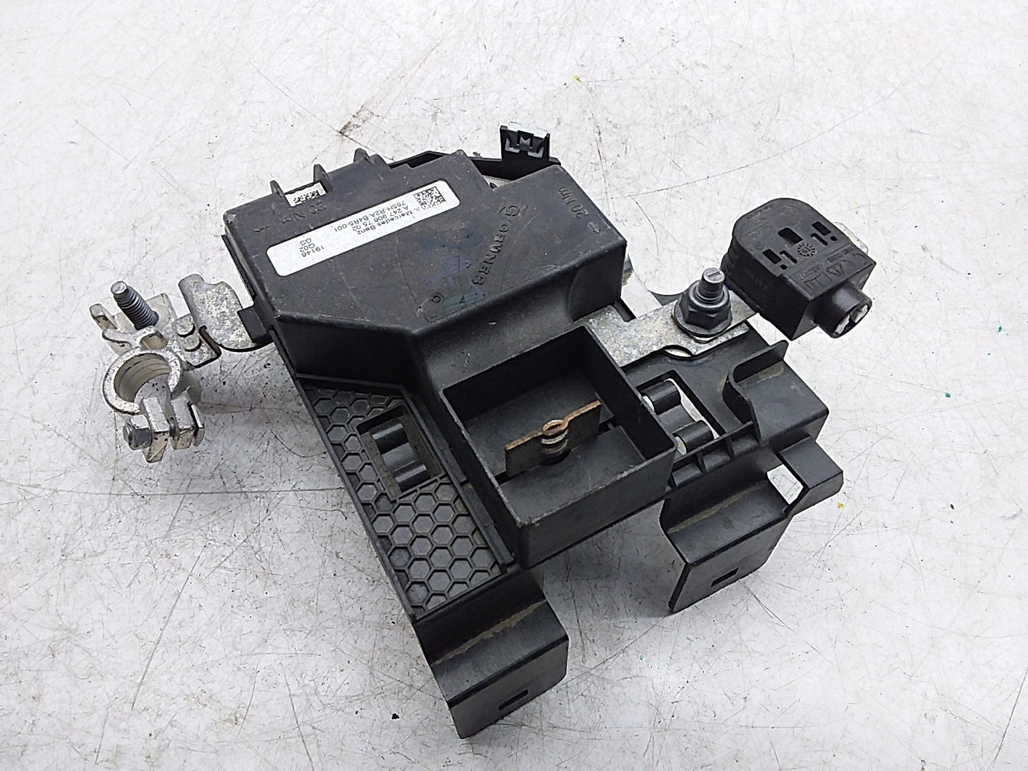 MERCEDES  B-CLASS W247 BATTERY TERMINAL LIMITER BRACKET UNIT A2479067502 FMR10