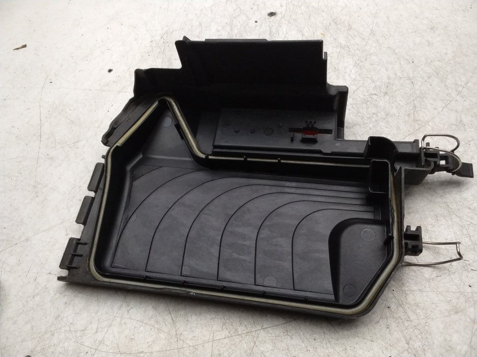 MERCEDES BENZ  B-CLASS  W246 FUSE RELAY JUNCTION BOX LID A2465400182  FMF158