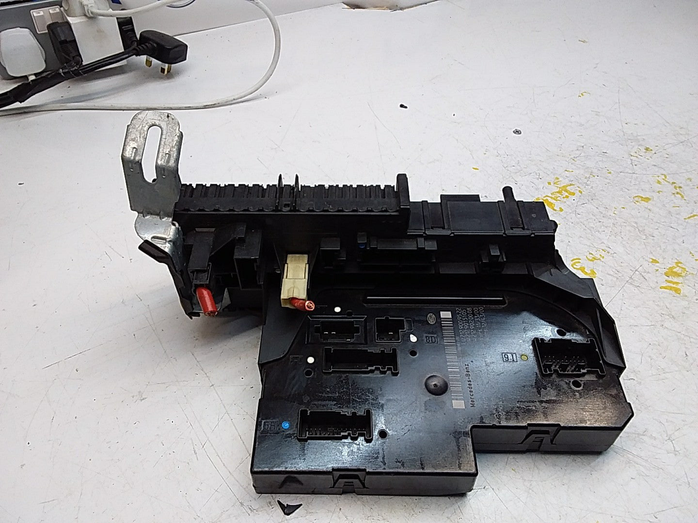 Mercedes E-CLASS W212 FUSE BOX RELAY  A2129009522 FMF111