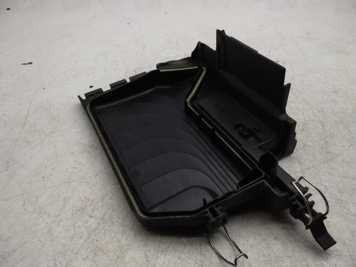 MERCEDES BENZ  B-CLASS  W246 FUSE RELAY JUNCTION BOX LID A2465400182  FMF158