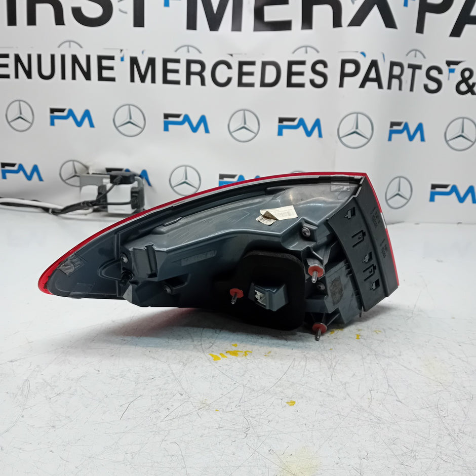 MERCEDES GLC W253 DRIVER SIDE OS REAR TAIL LIGHT A2539061000 2016 FMT162