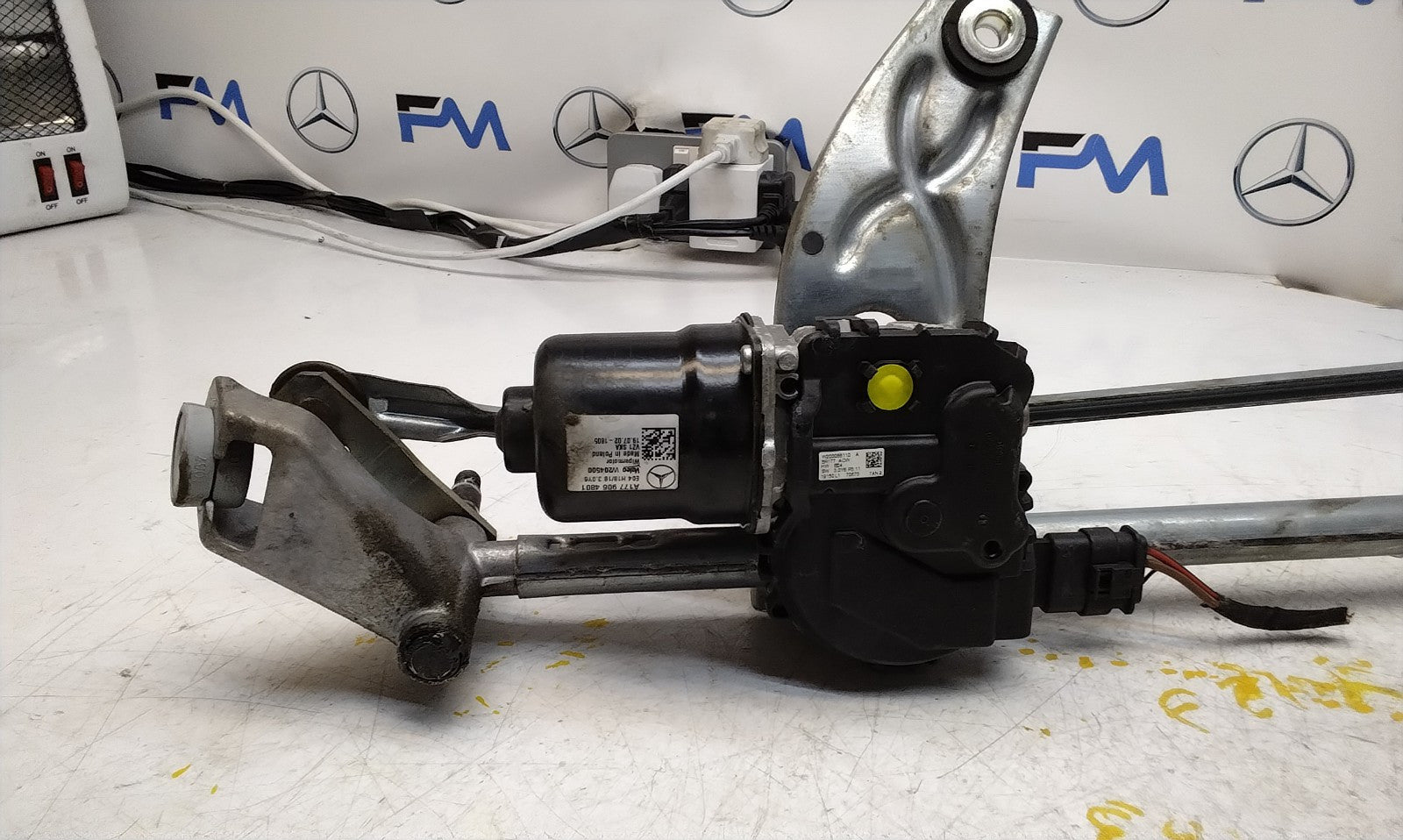 MERCEDES-BENZ A CLASS W177  FRONT WIPER MOTOR WITH LINKAGE A1779064801 FM00749