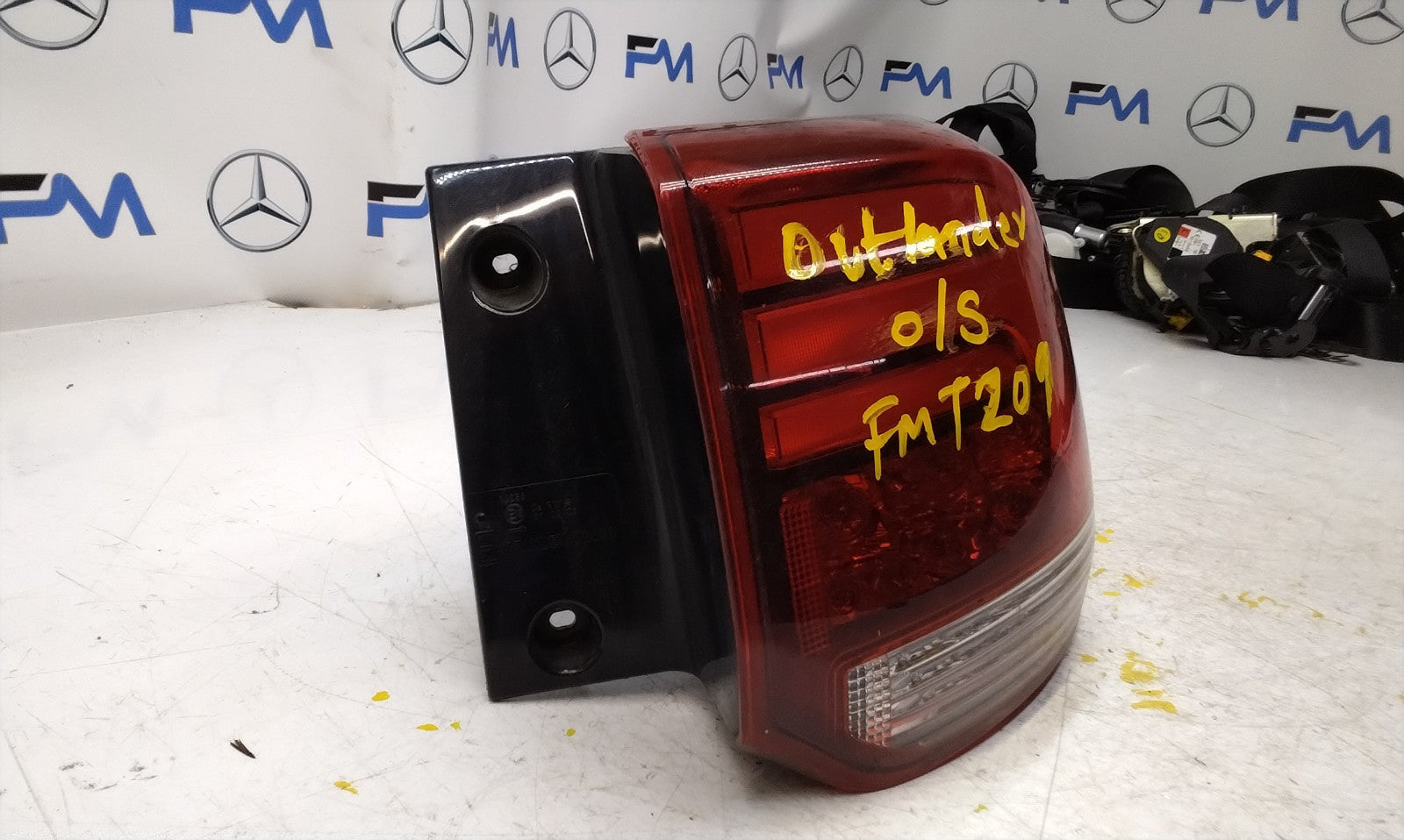 MITSUBISHI OUTLANDER DRIVER SIDE OS REAR TAIL LIGHT FMT209 HALF LED