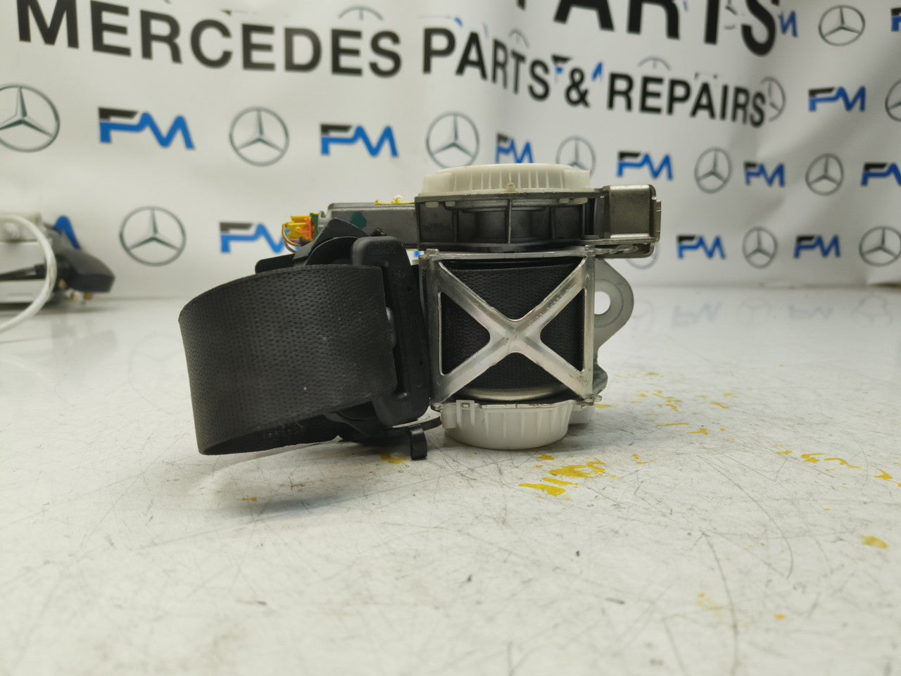 MERCEDES E300 W212 ESTATE DRIVER RIGHT SIDE REAR SEAT BELT A2128606085 FMS36 OSR